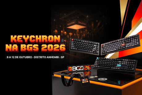 Keychron na BGS 2026: teclado mecânico em destaque com o pavilhão da Brasil Game Show ao fundo